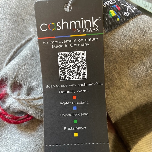 V.Fraas Plaid scarf with fringe NWT - Picture 6 of 6